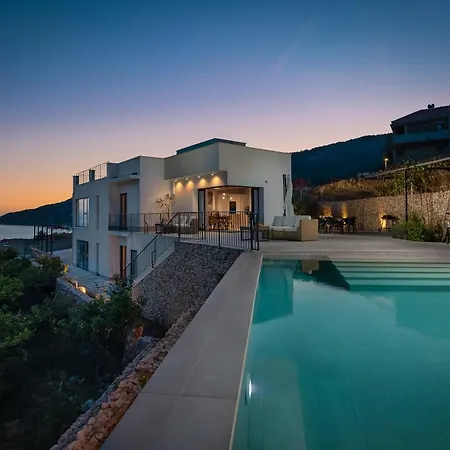Luxury Envivo With Heated Pool And Professional Gym * Komiža