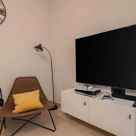Luxury Envivo With Heated Pool And Professional Gym Villa Komiža