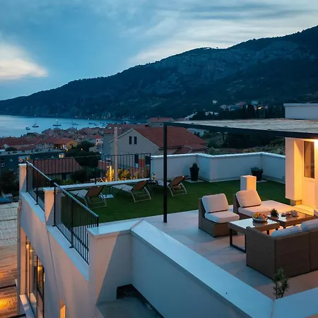 Villa Luxury Envivo With Heated Pool And Professional Gym Komiža