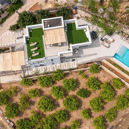 Luxury Envivo With Heated Pool And Professional Gym Villa