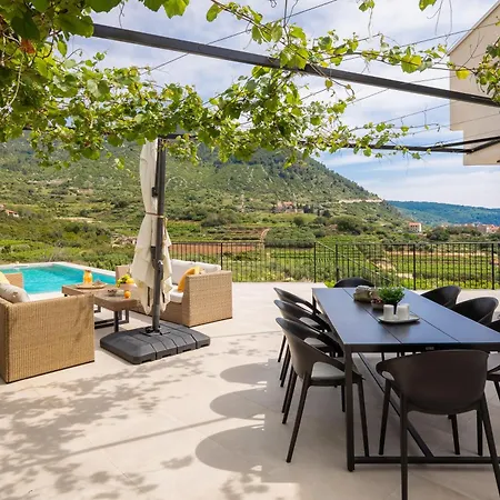 Villa Luxury Envivo With Heated Pool And Professional Gym Komiža