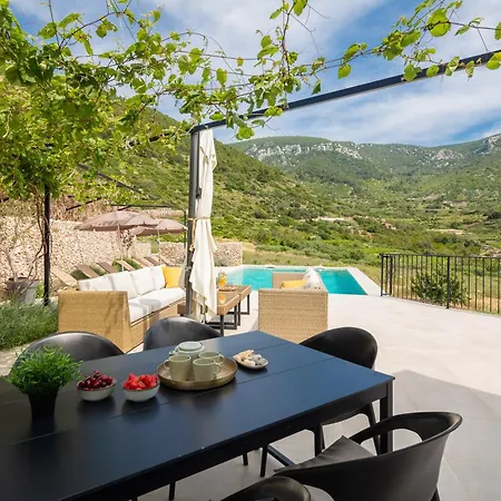 Luxury Envivo With Heated Pool And Professional Gym Villa